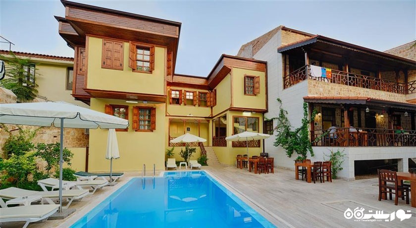 استخر روباز هتل هادرین گیت